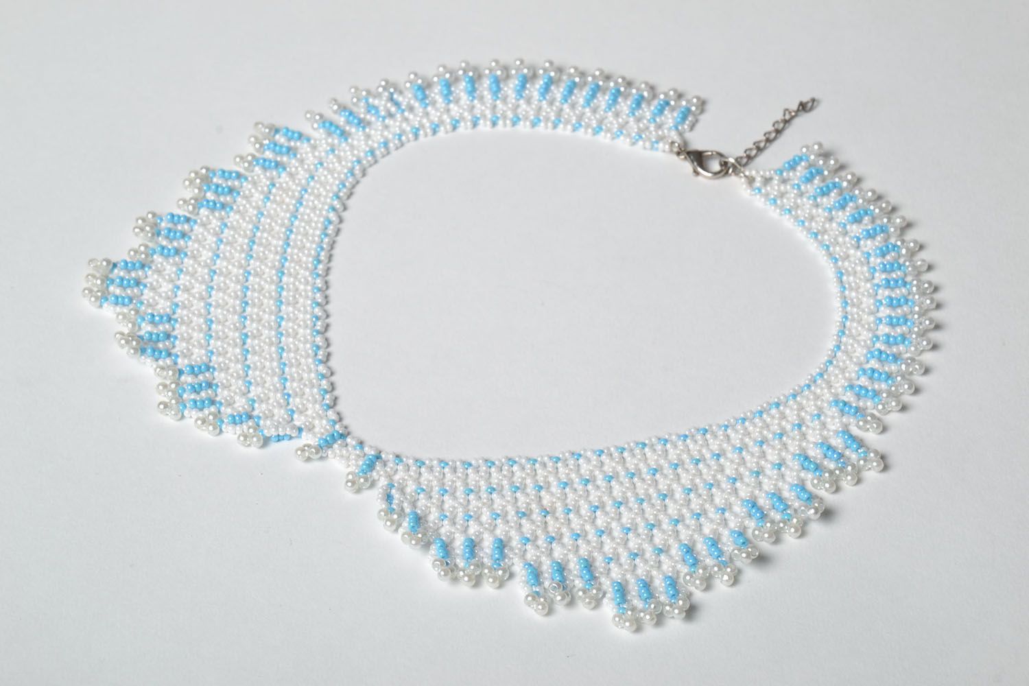 Beaded collar with a blue border photo 2