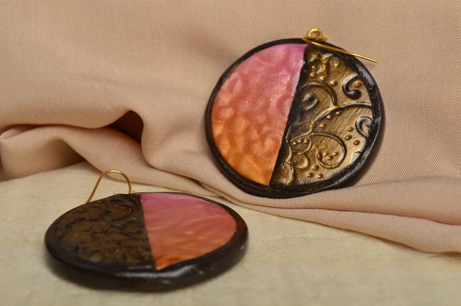 Модные серьги украшение ручной работы серьги из полимерной глины круглые фото 1