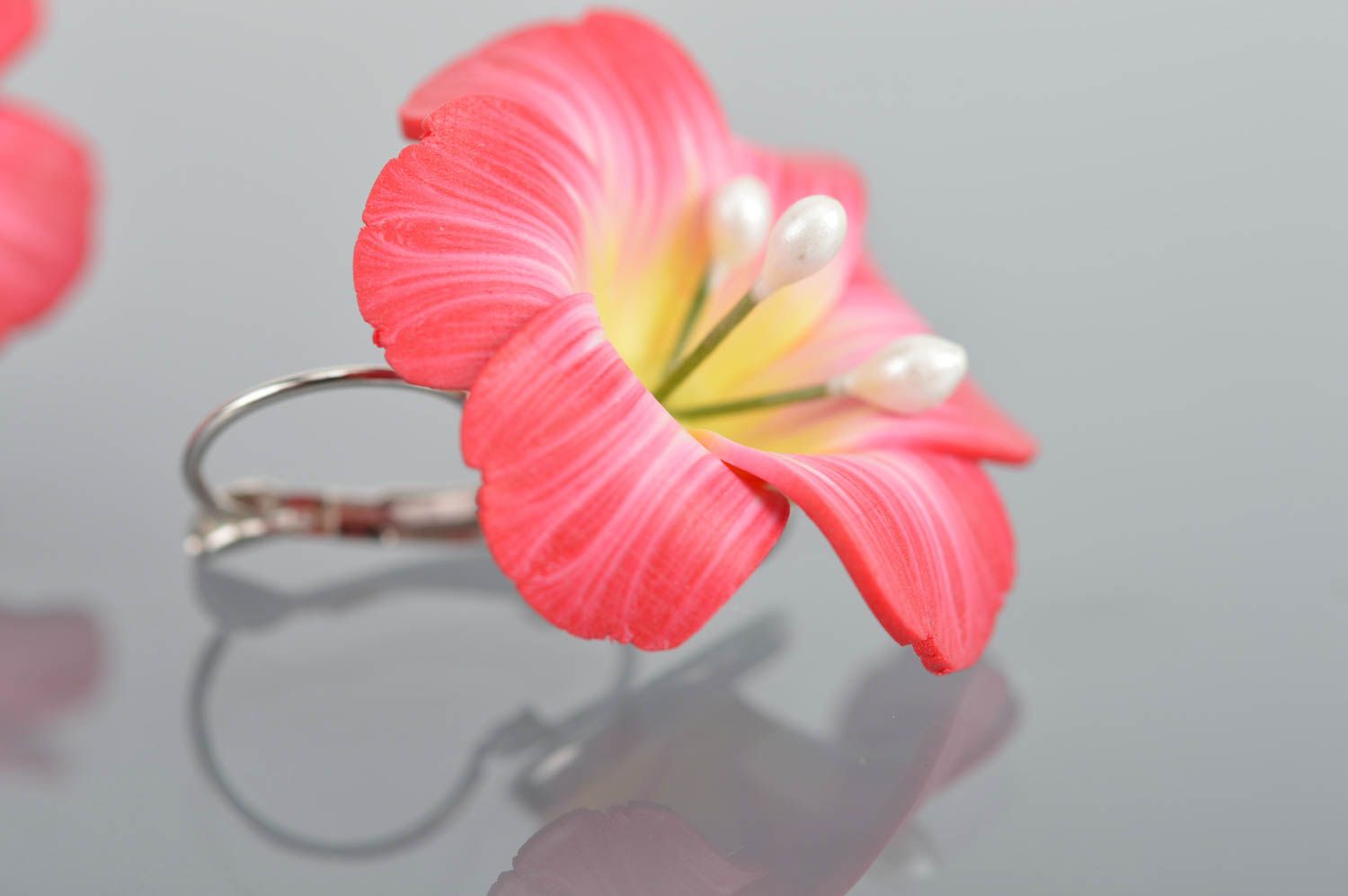 Серьги из полимерной глины с застежками в виде цветов ручной работы Цветы заката фото 4