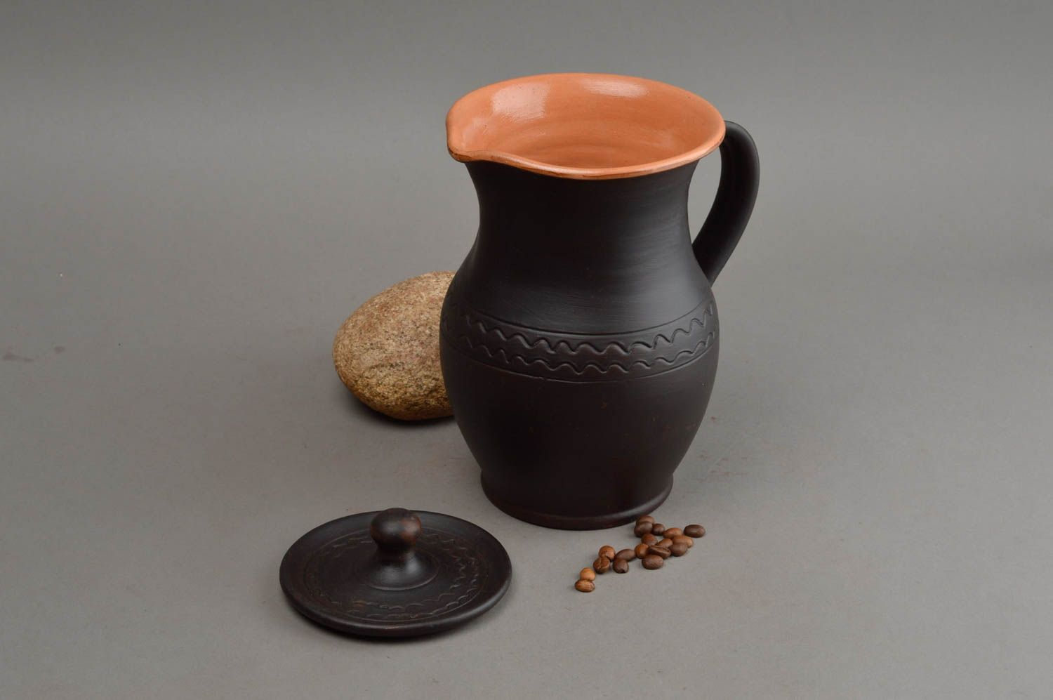 Jolie cruche en céramique avec couvercle pour eau lait vin faite main marron photo 1