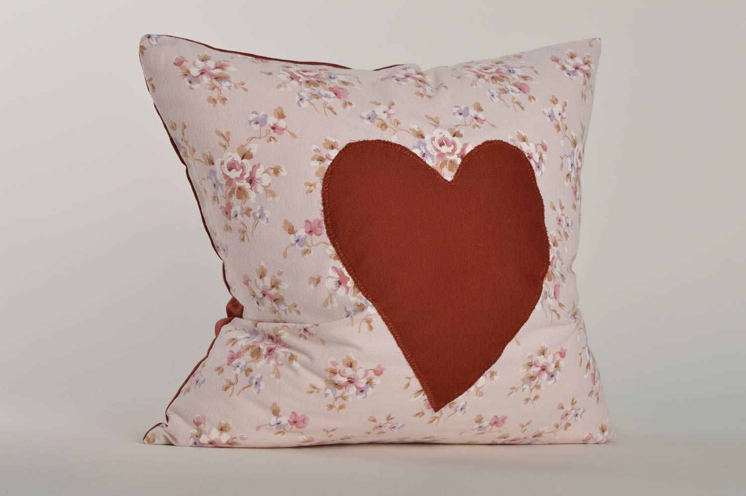 Декоративная наволочка handmade с сердцем необычный подарок текстильный декор фото 1