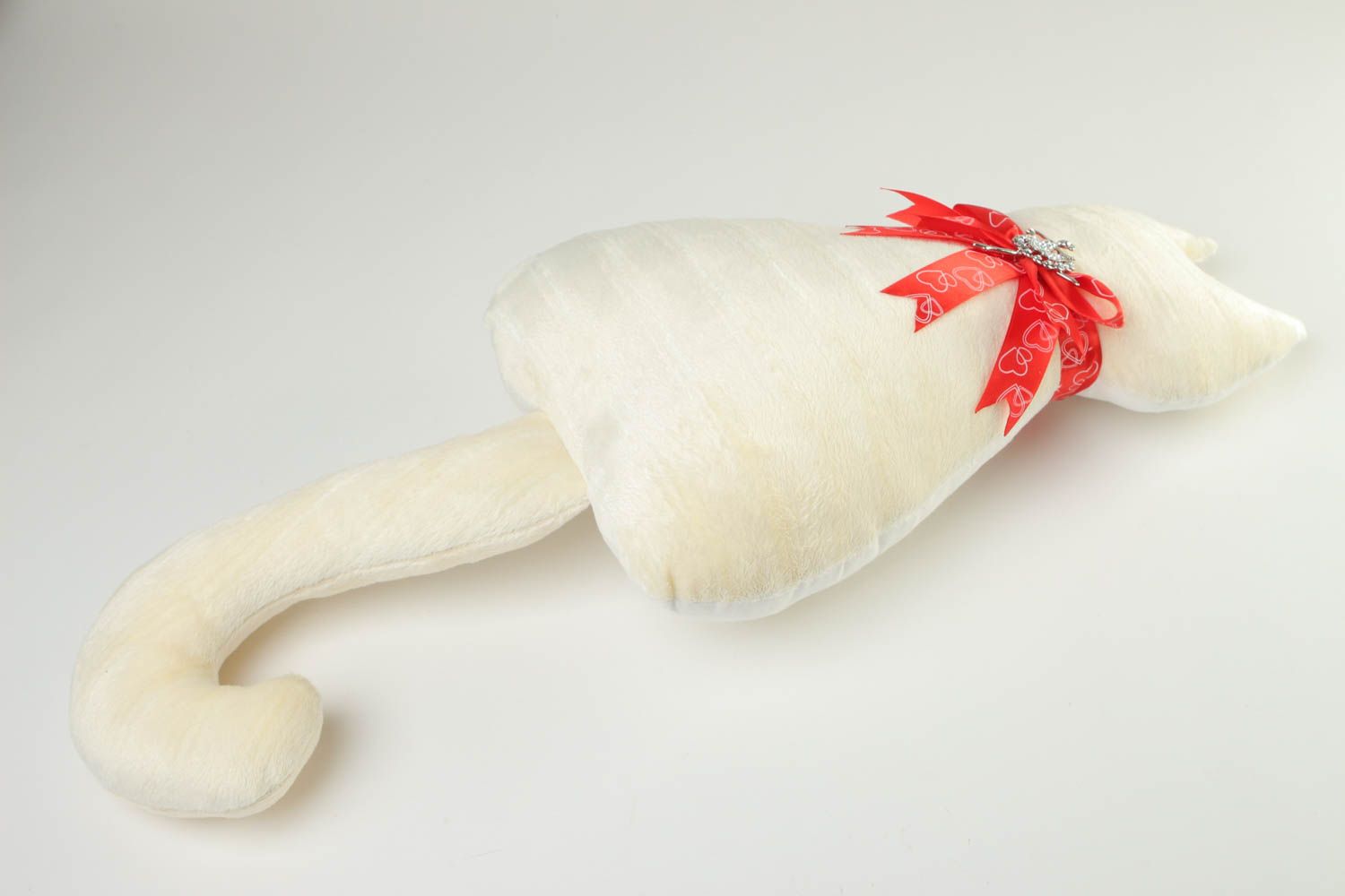 Игрушка подушка ручной работы детская игрушка кошка мягкая игрушка белая фото 4