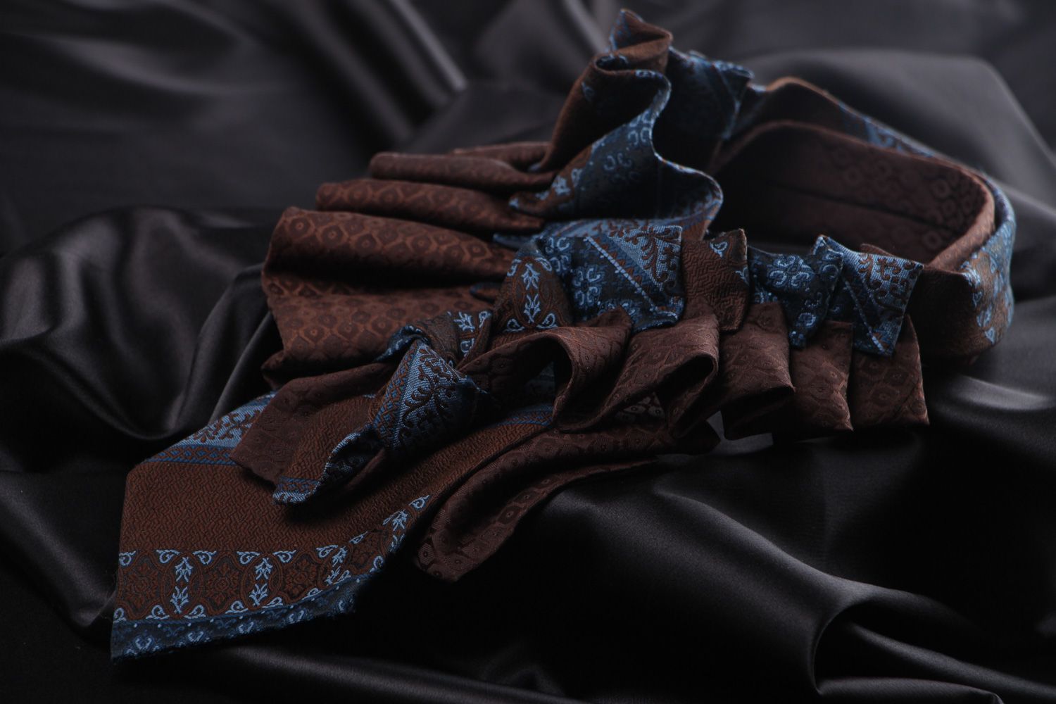 Collier original de cravates en satin et soie fait main brun bijou femme photo 1