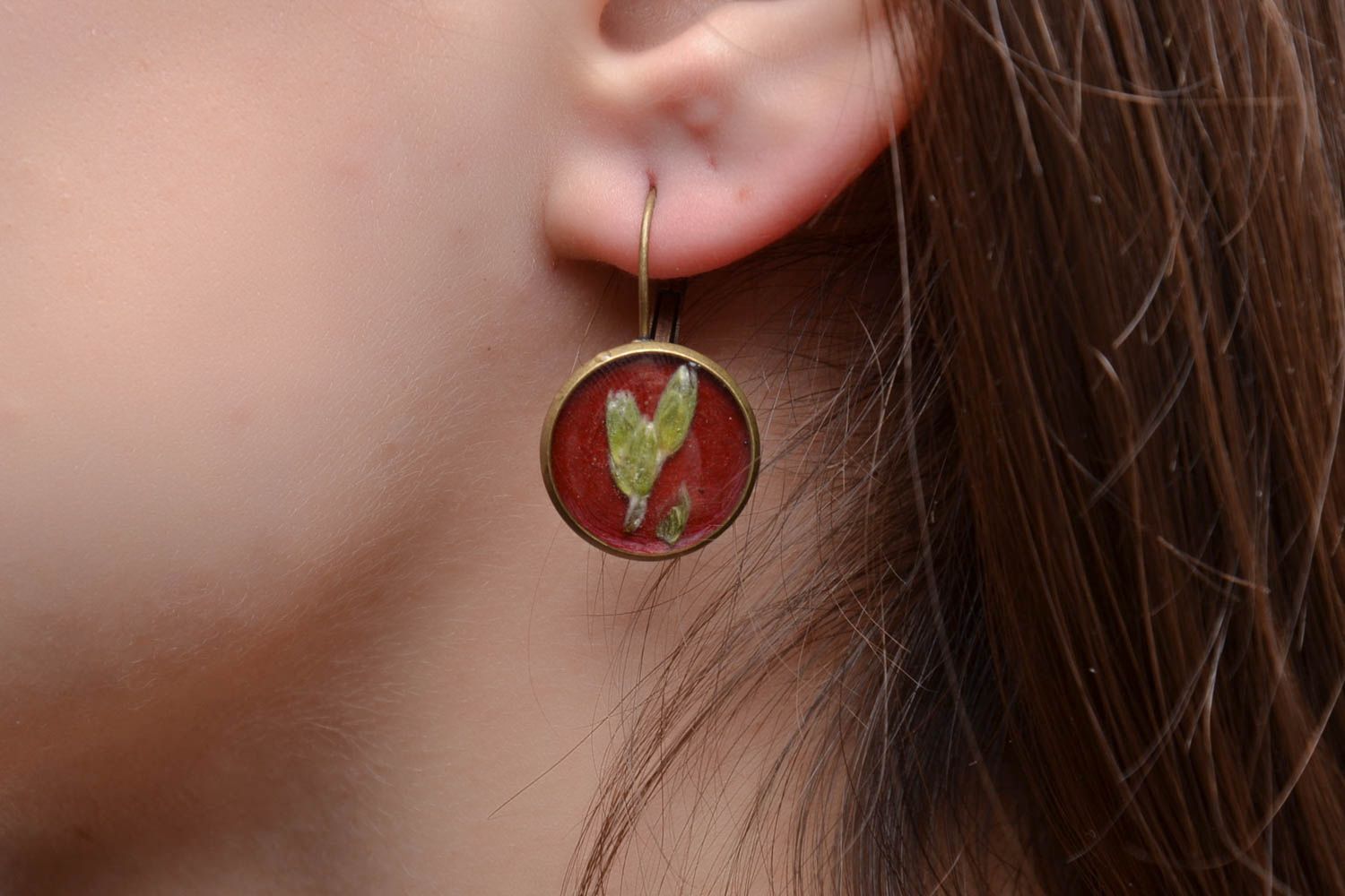 Round earrings with natural flowers and epoxy resin photo 2
