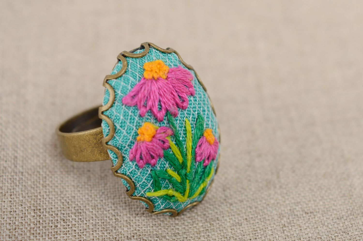 Vintage Ring mit Blumen Rokoko Stickerei  foto 1