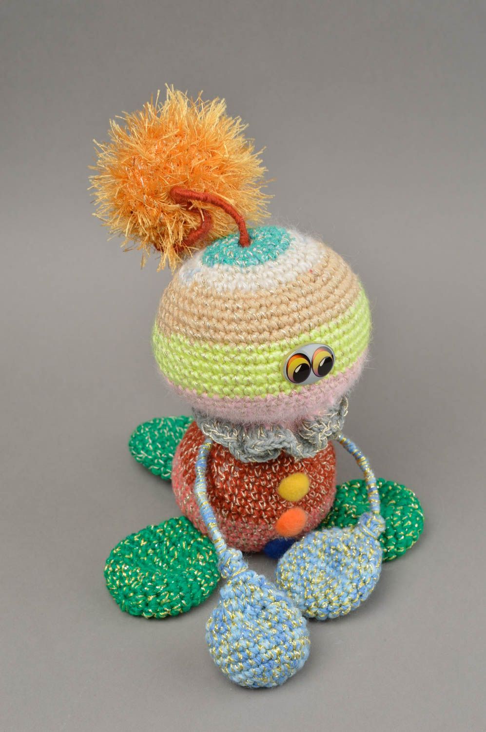 Peluche extraterrestre tricotée au crochet multicolore amusante faite main photo 4