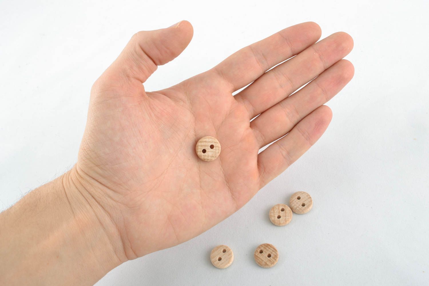 Round wooden buttons photo 4