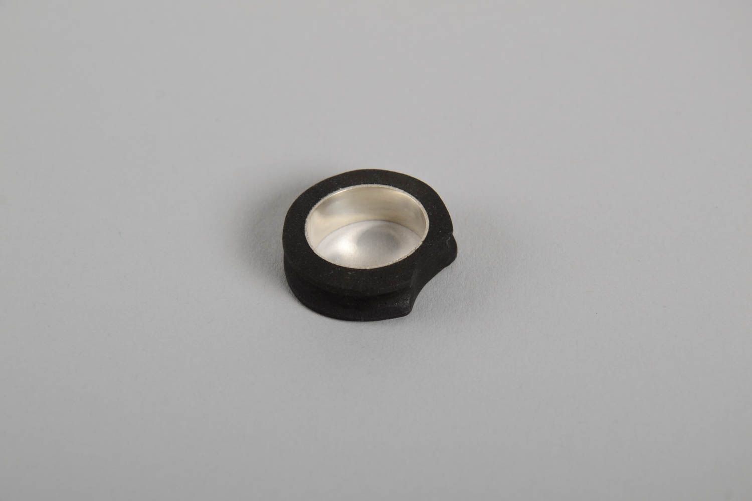 Необычное кольцо хэнд мейд женское кольцо из бетона черное массивная бижутерия фото 4