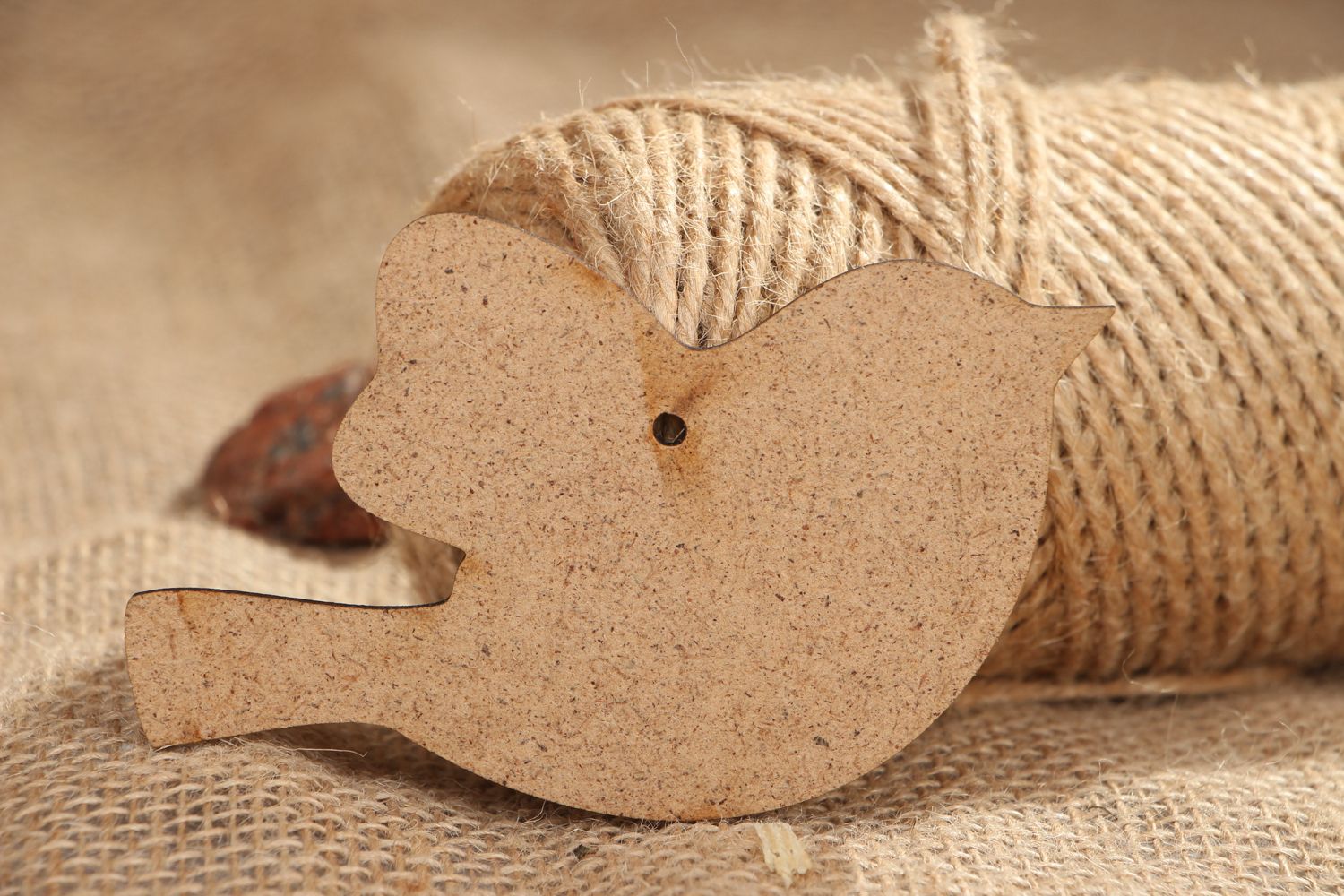 Vorbereitete Materialien handmade aus Faserplatte Vogel foto 4