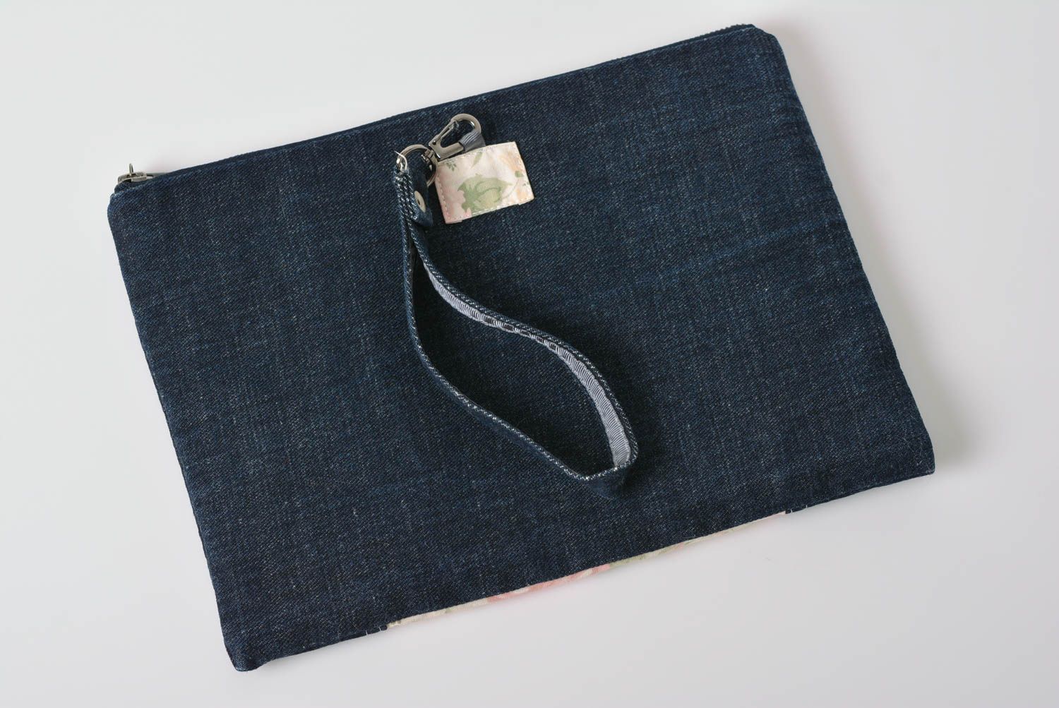 Клатч из джинсовой ткани с хлопковой вставкой женская сумочка на руку хенд мейд фото 2