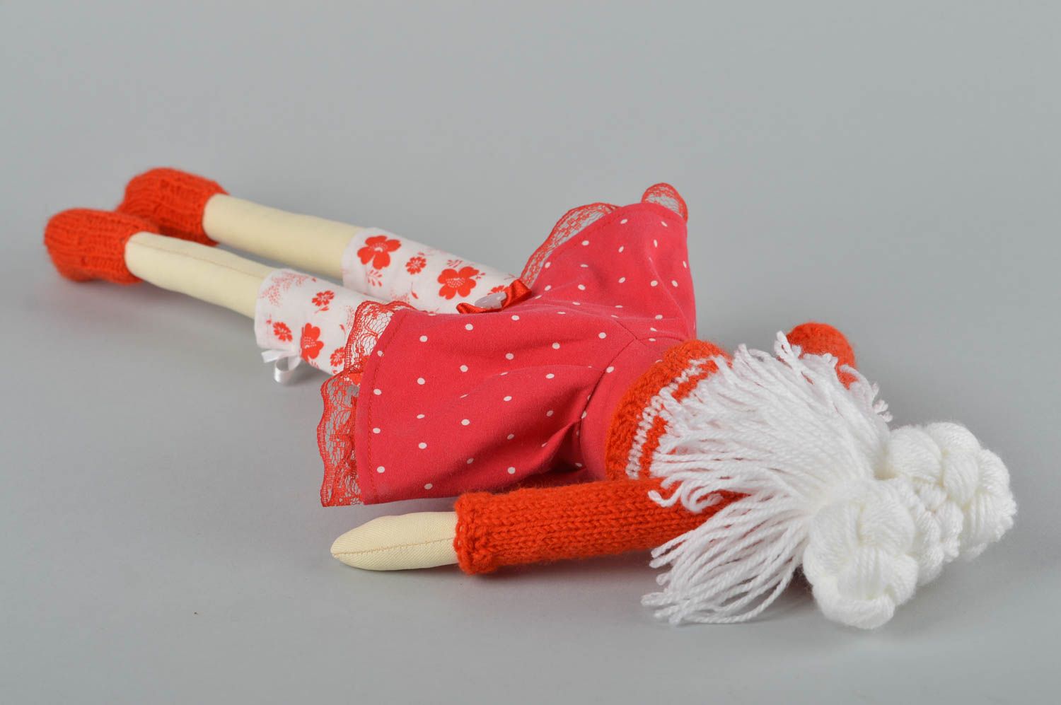 Кукла ручной работы кукла из ткани с белыми волосами мягкая кукла в красном фото 5