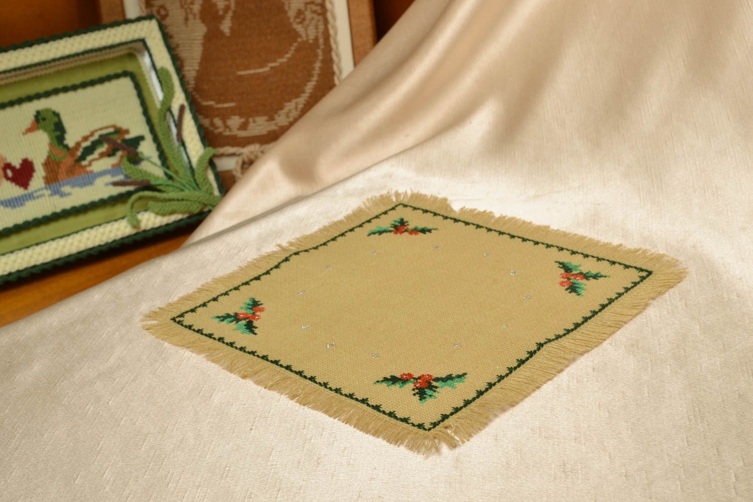 Christmas embroidered tablecloth photo 5
