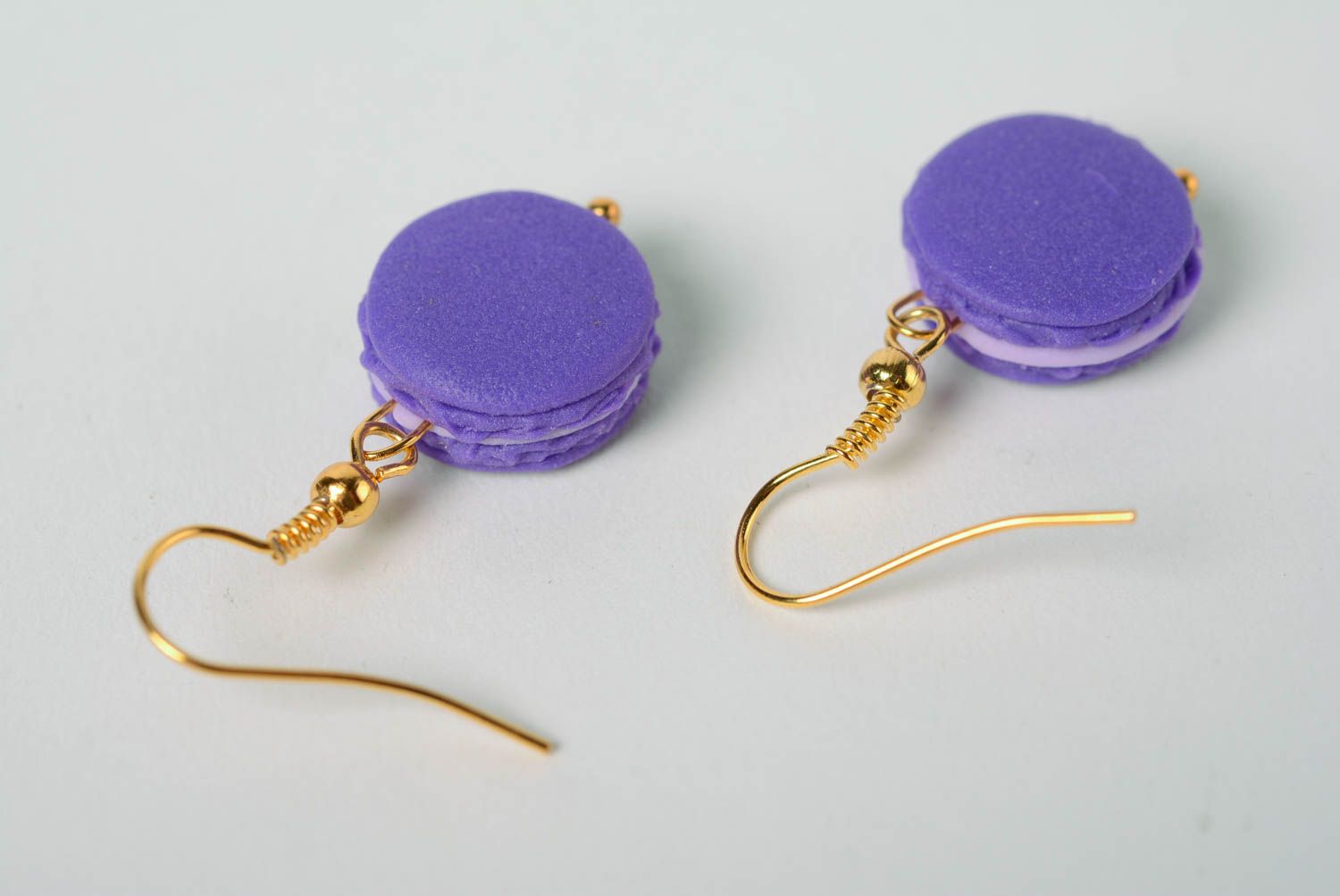 Boucles d'oreilles en pâte polymère faites main violettes macarons bijoux photo 4