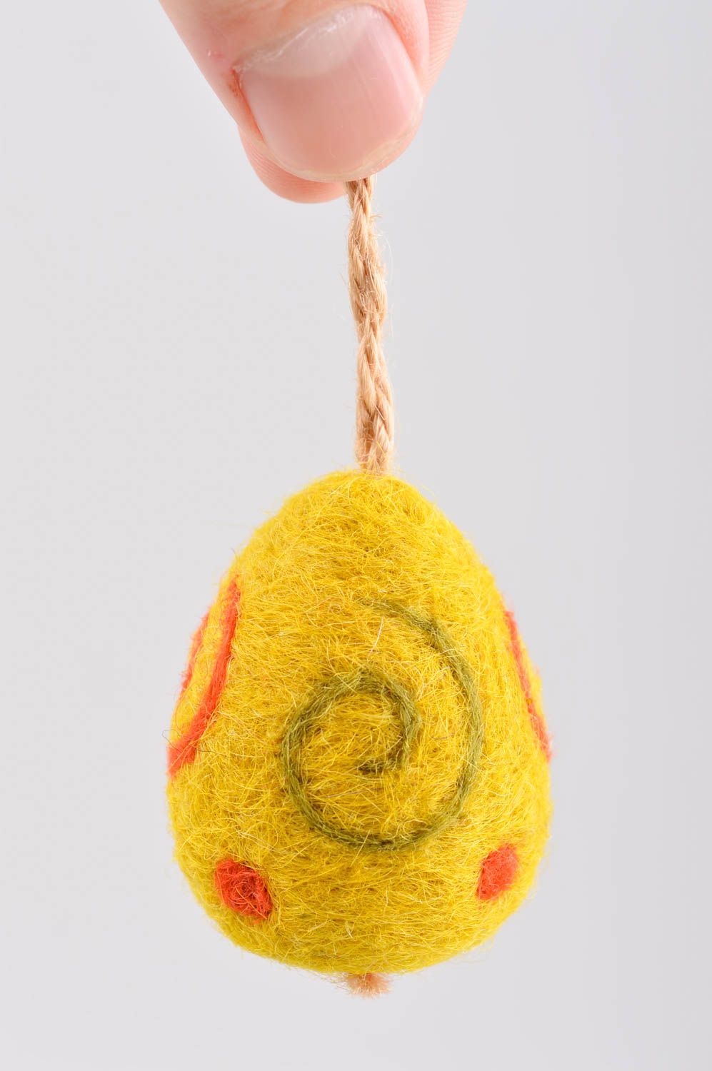 Валяная игрушка ручной работы декор на стену игрушка из шерсти Желтое яйцо фото 4