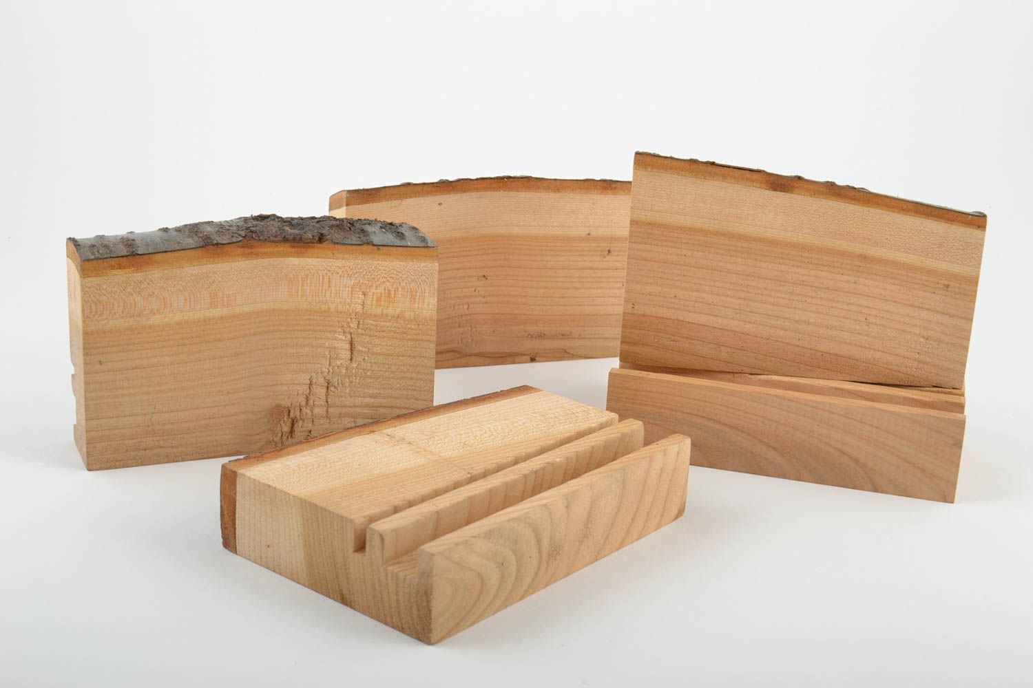 Sujetadores para tablets de madera juego de cinco piezas marrones artesanales foto 4