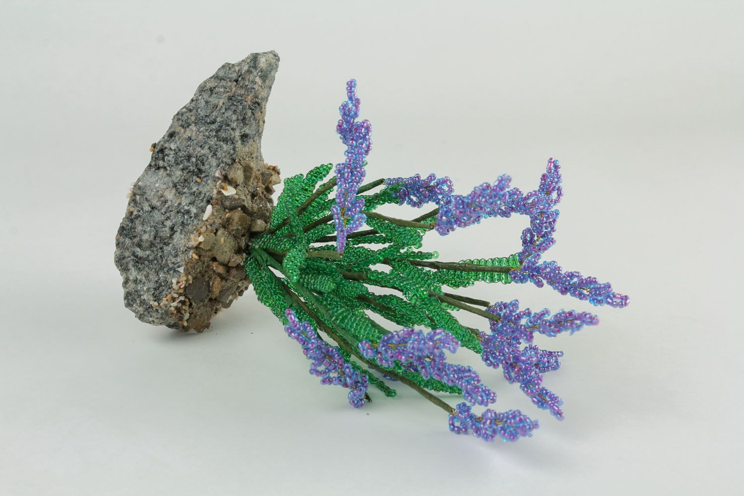 Dekorative Blume aus Glasperlen Lavendel foto 4