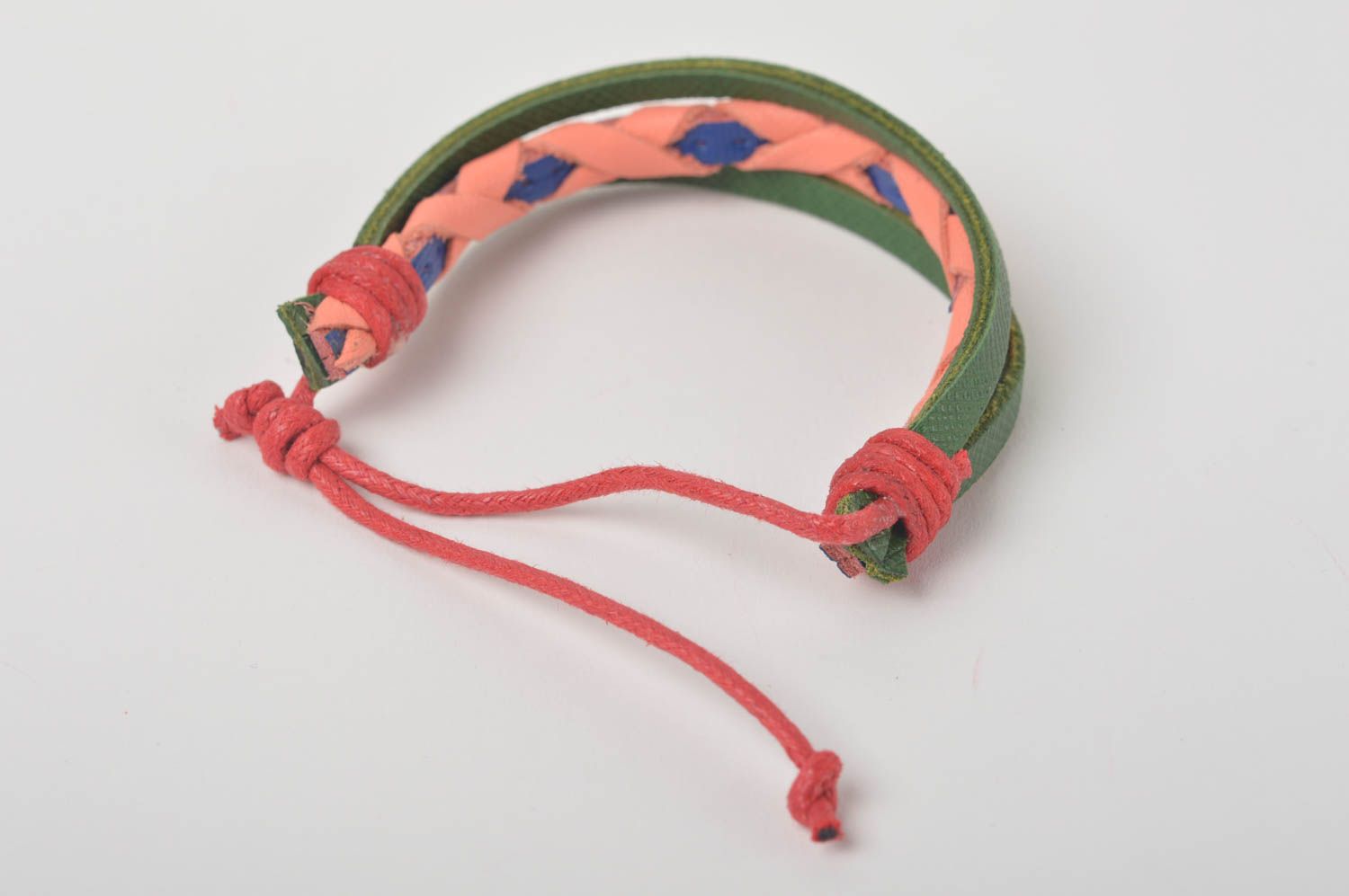 Браслет ручной работы кожаный браслет дизайнерское украшение розовое с зеленым фото 4