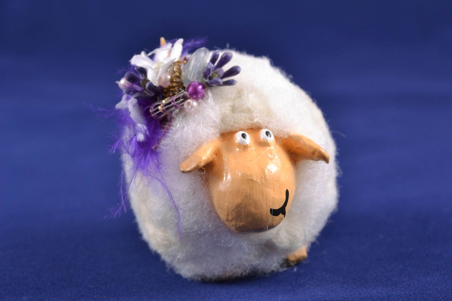 Figura decorativa hecha a mano oveja con flores  foto 4