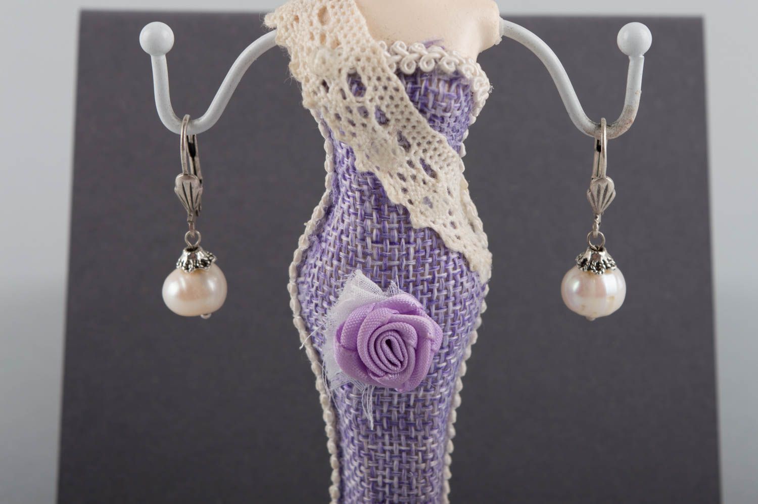 Elegant cute designer tender handmade earrings made of pearls and brass photo 1