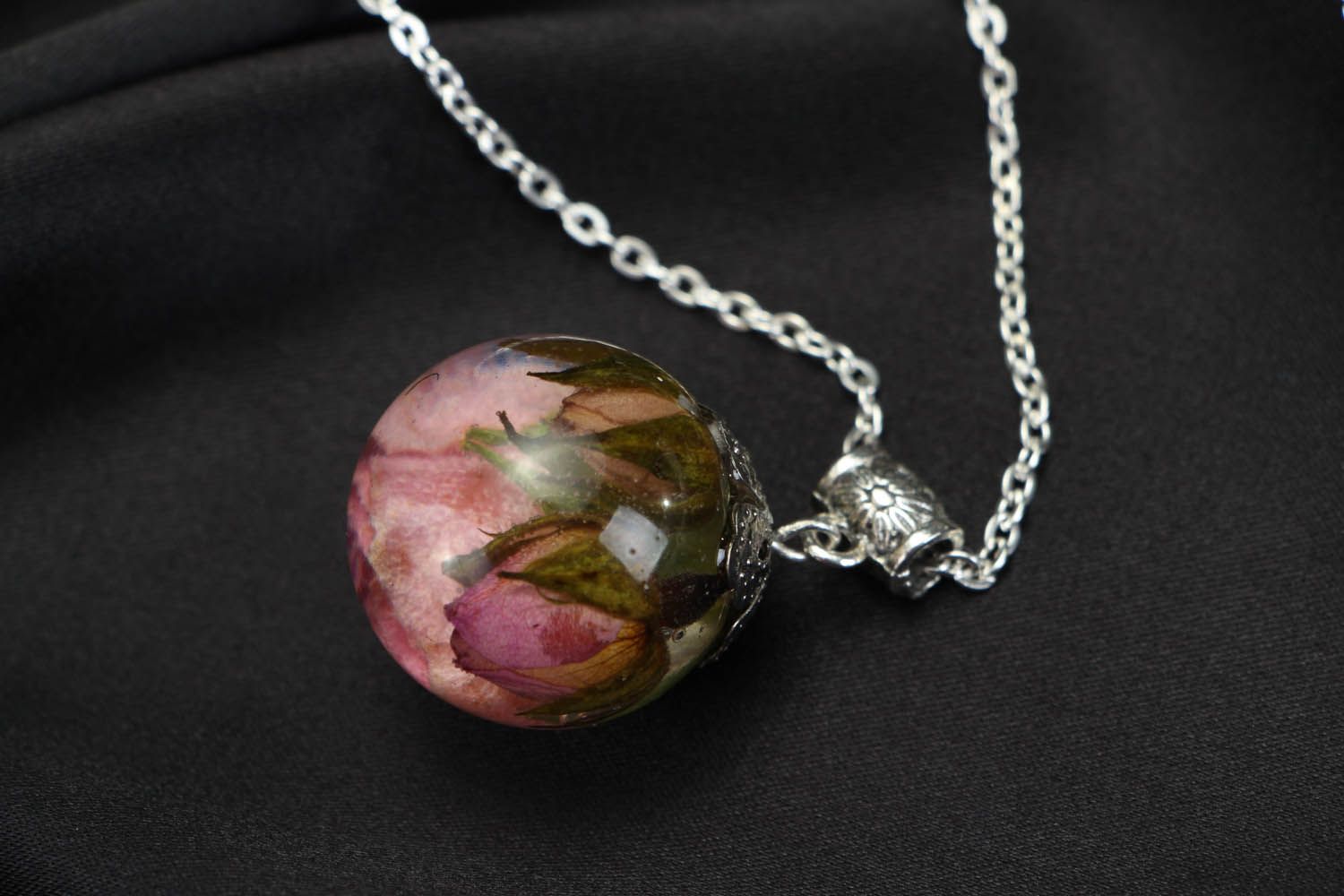 Pendant with a rose bud photo 4