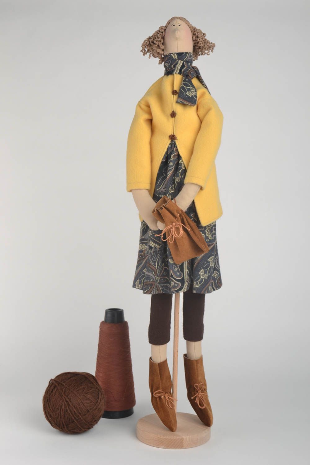 Handmade Puppe aus Stoff Haus Dekoration Geschenk für Frau mit Gestell in Gelb foto 1