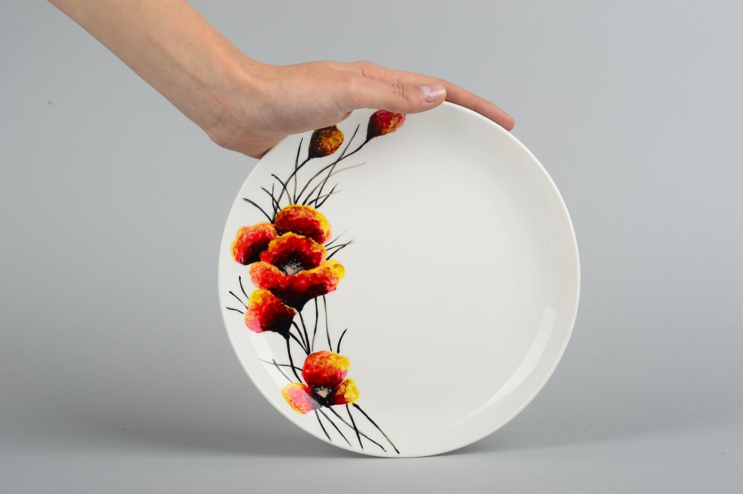 Белая тарелка ручной работы керамическая тарелка авторская глиняная посуда фото 2