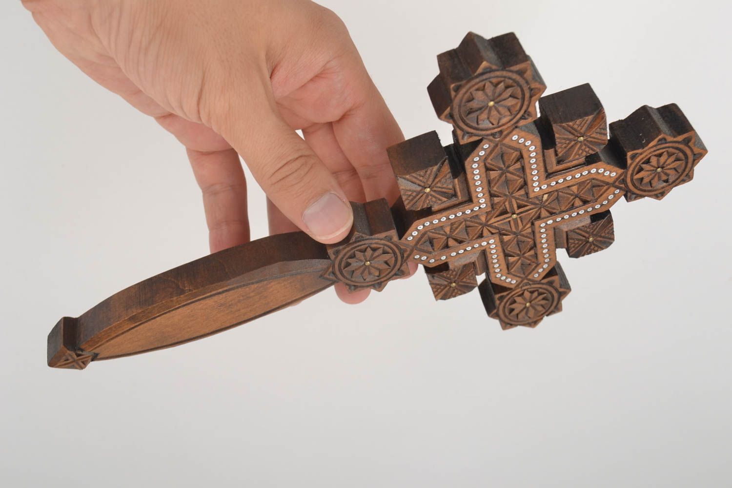 Крест ручной работы резной крест из дерева изделие из дерева украшение на стену  фото 5