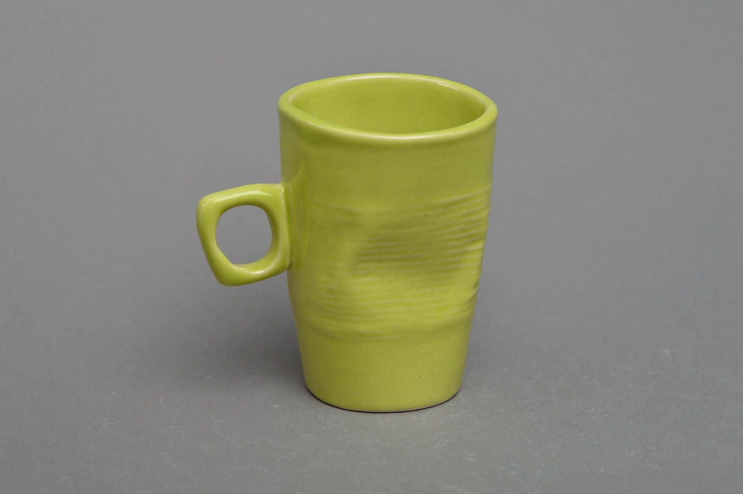 Fake plastic ceramic crinkled cup of yellow, green color with handle photo 1