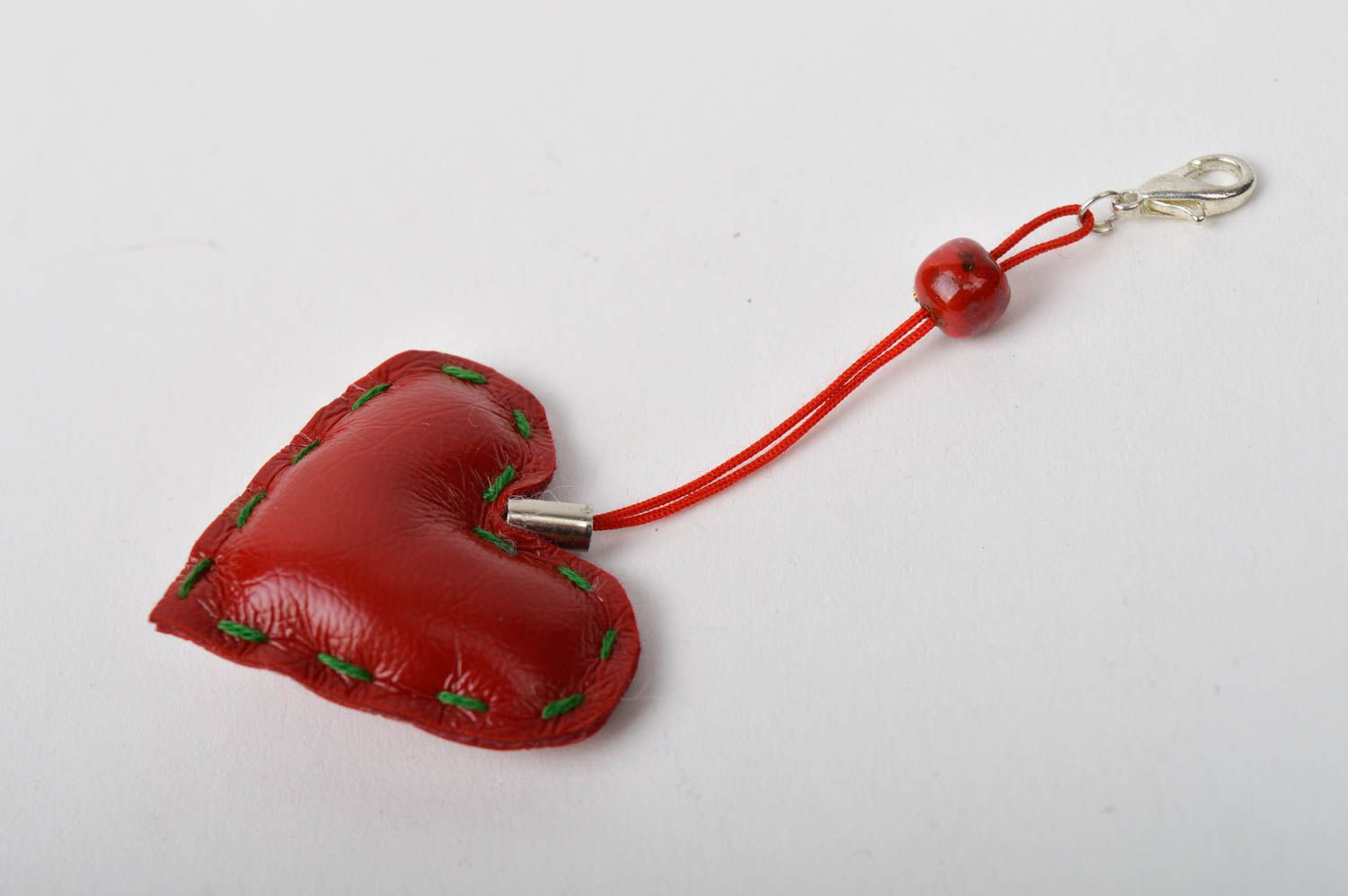 Llavero artesanal corazón rojo accesorio decorativo regalo original para mujer foto 3