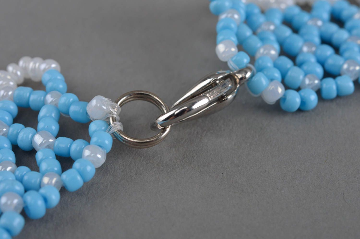 Ожерелье из бисера авторского дизайна голубое с белым красивое ажурное хэнд мейд фото 4