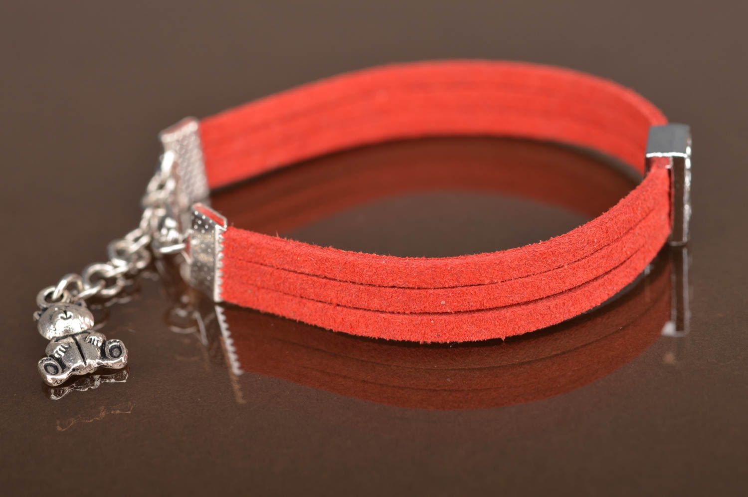Pulseara trenzada de cordones de gamuza con letra E artesanal original roja foto 4