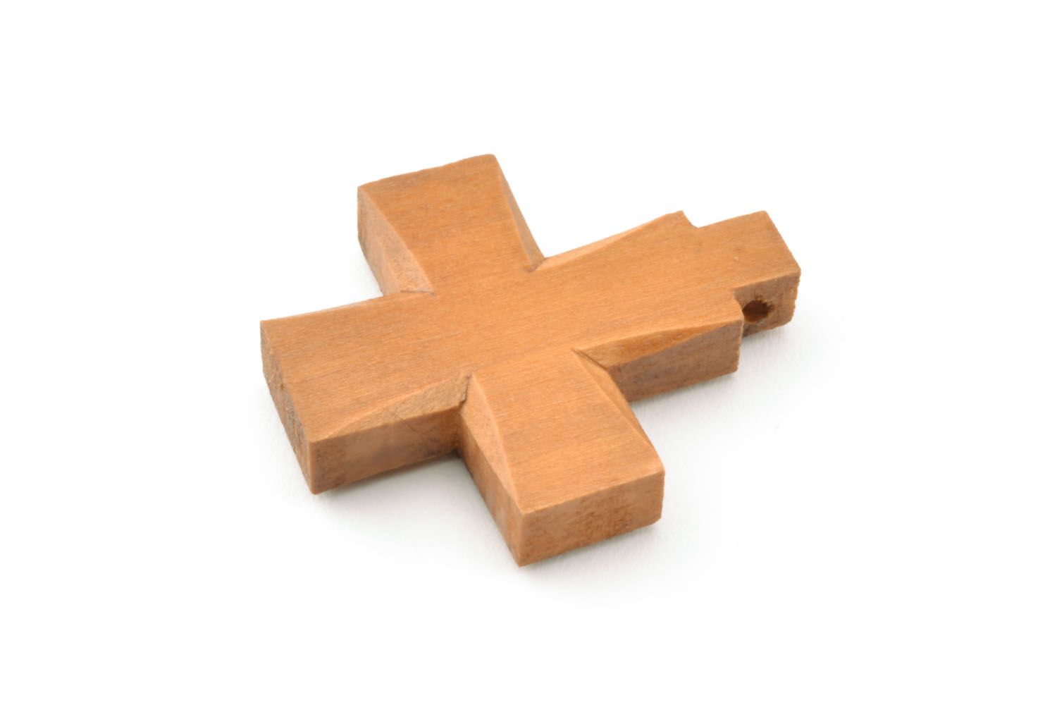 Cruz de pescoço esculpida de madeira pingente artesanal  foto 5