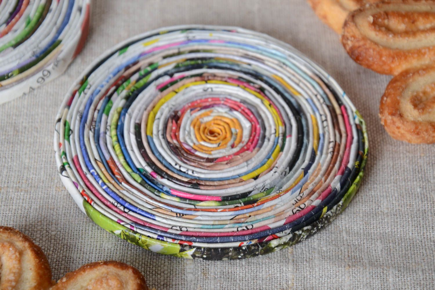 Dessous-de-verre rond en tubes de papier fait main multicolore décor cuisine photo 1