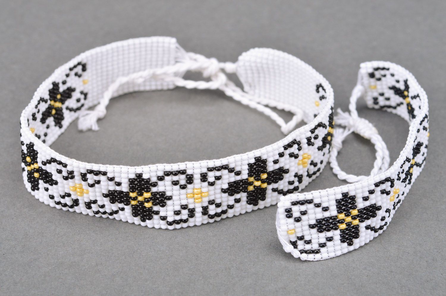Bracelets en perles de rocaille fait main blanc avec dessin ethnique photo 2