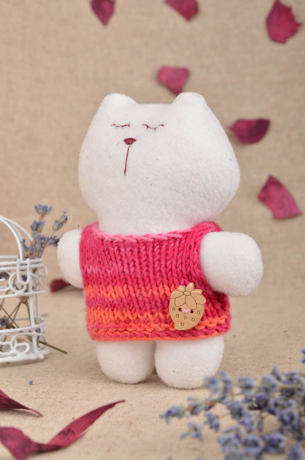 Jouet chat blanc de tissu polaire en pull rose fait main petit original photo 1