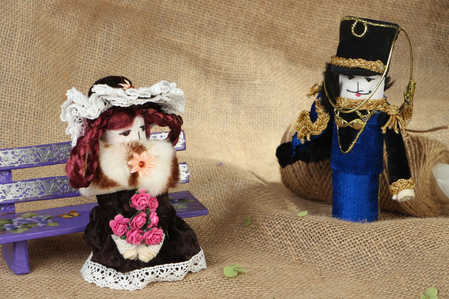 Künstlerische Puppen Husar und Dame foto 5