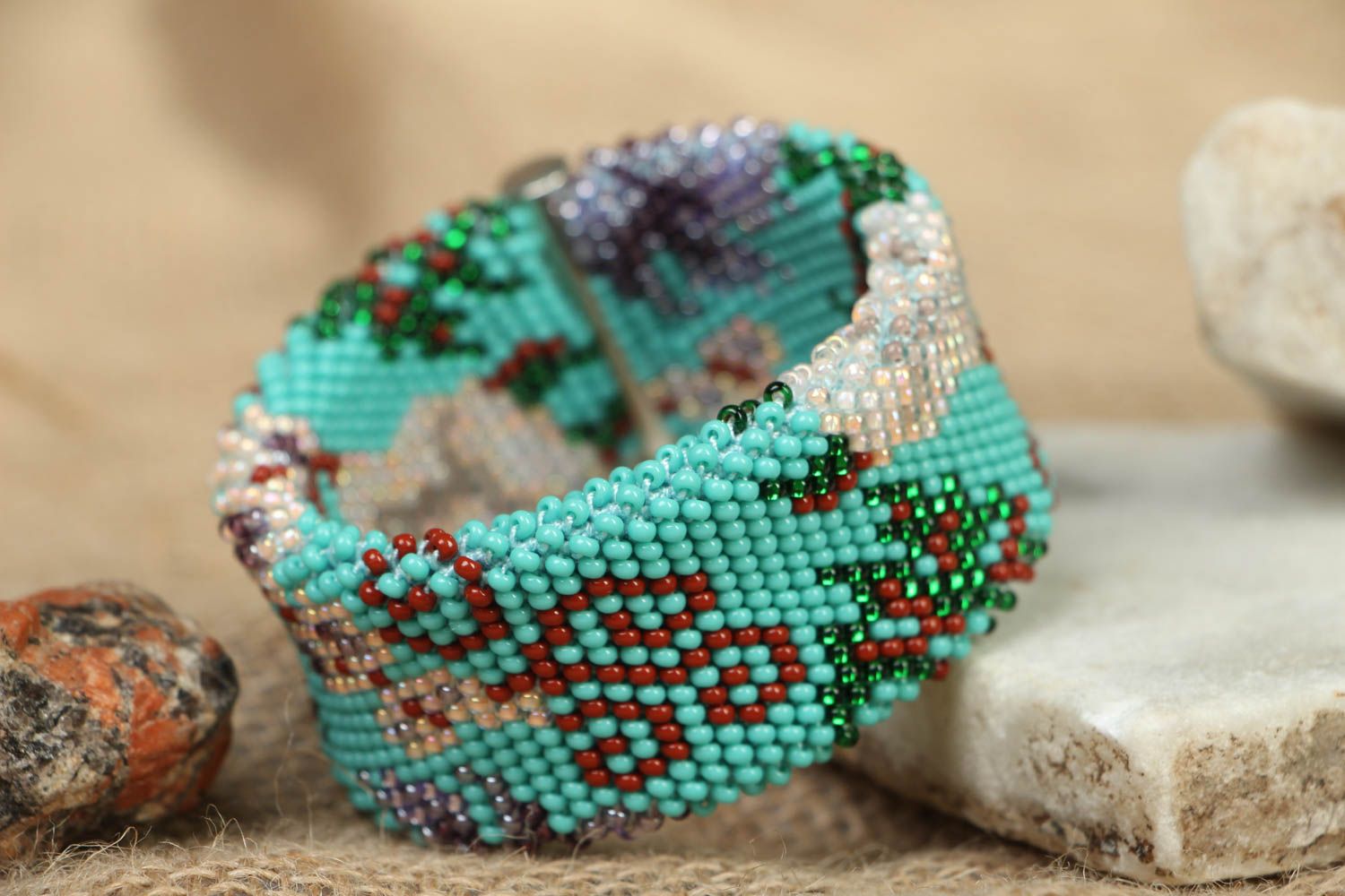 Bracelet de perles de rocaille avec pivoines et iris  photo 5