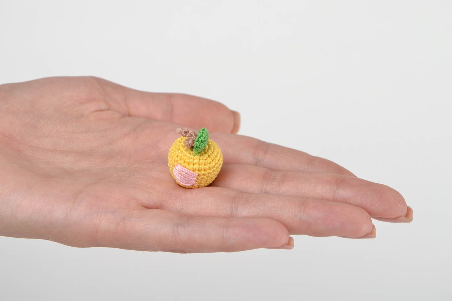 Handmade gehäkeltes Obst lustiges Spielzeug Häkel Dekoration gelber Apfel foto 2