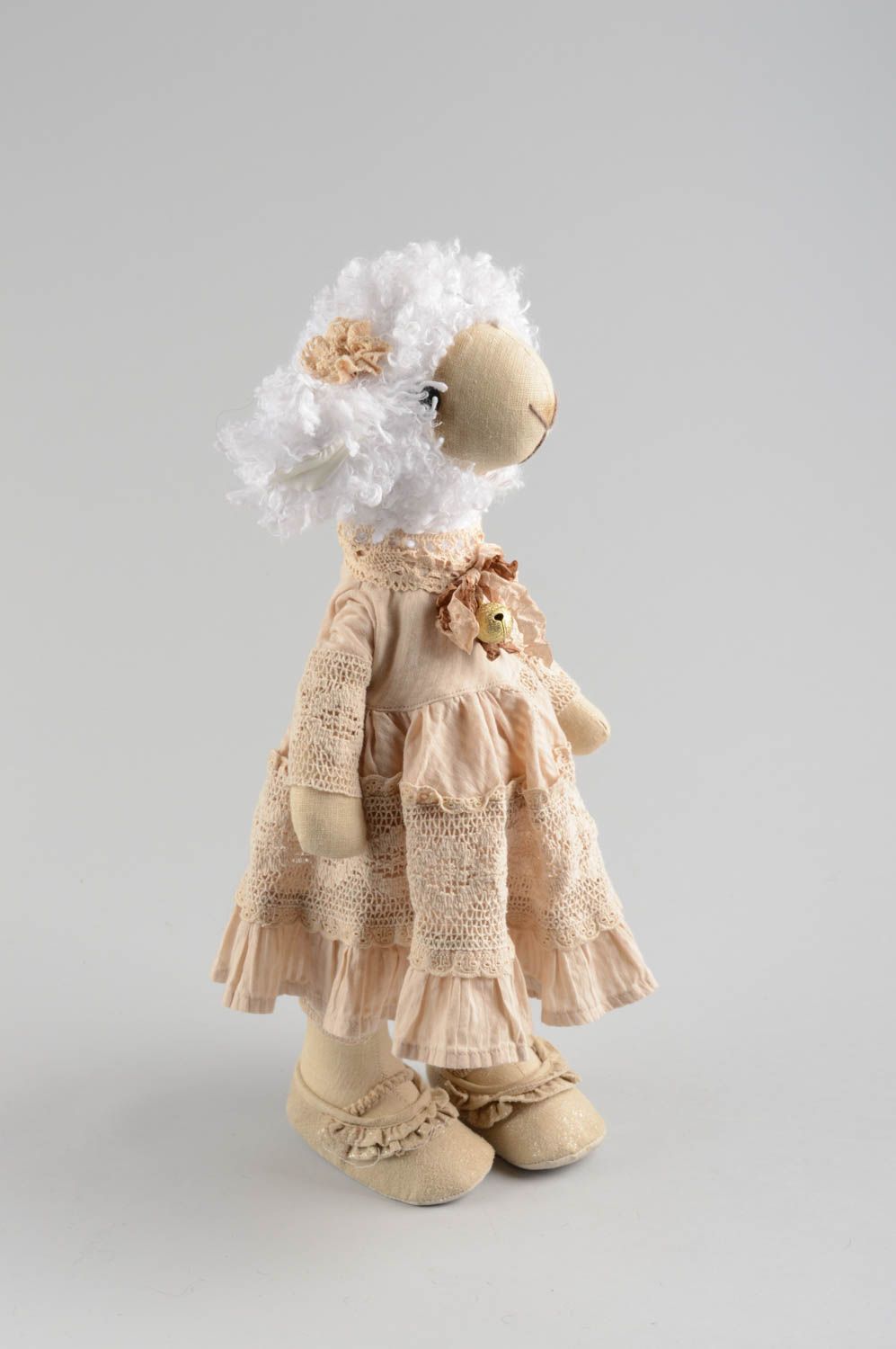 Мягкая игрушка овечка из ткани в платье ручной работы авторская красивая  фото 3