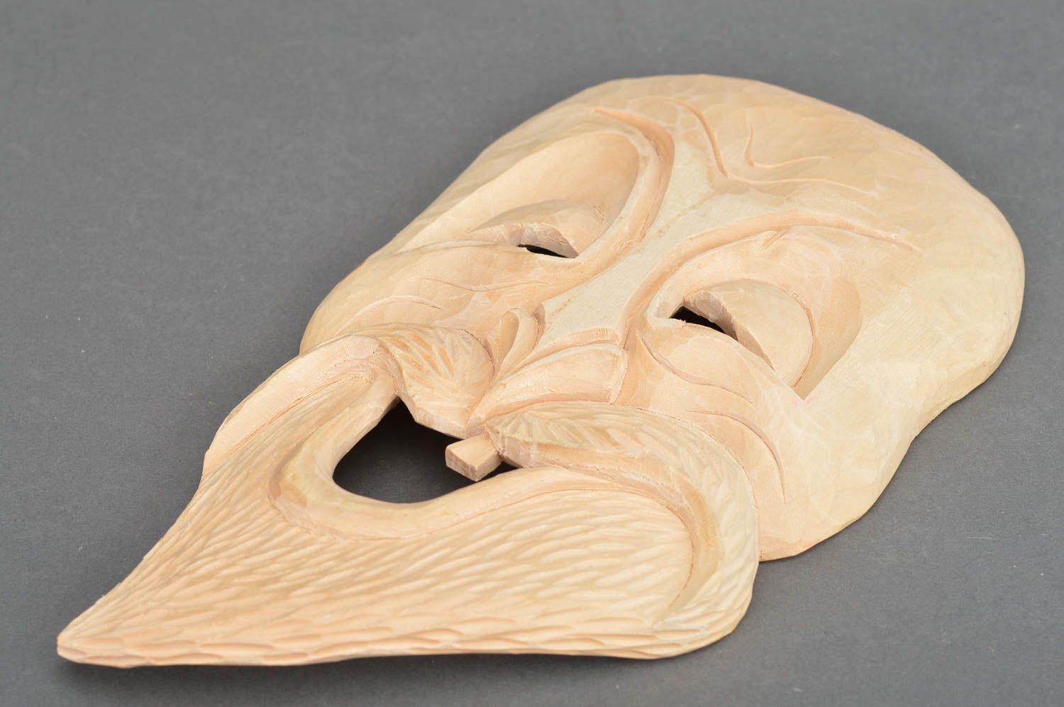 Подвеска на стену маска ручной работы из дерева сувенирная для декора интерьера фото 2