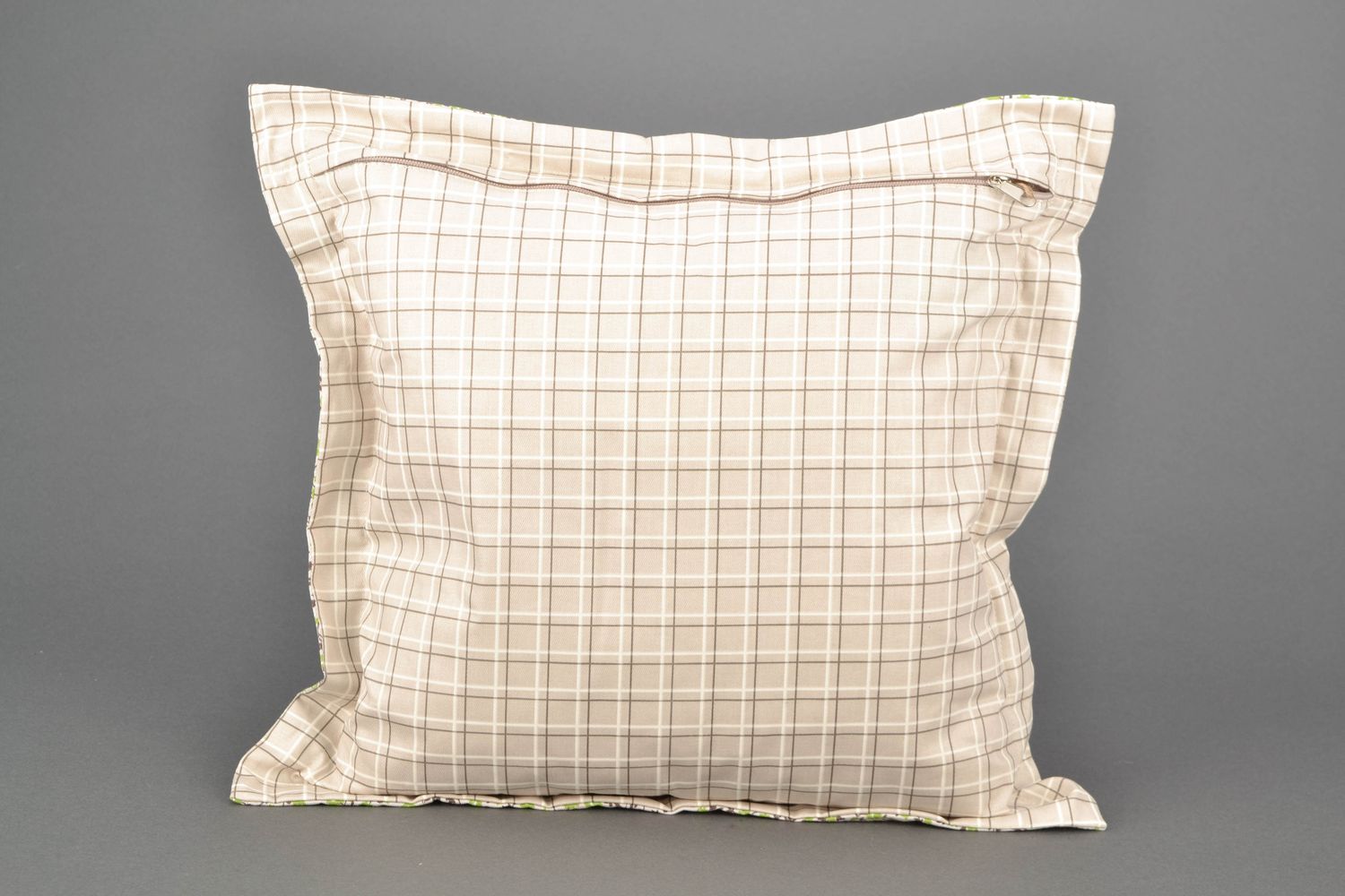 Диванная подушка ручной работы текстильная Олива-цветы фото 3