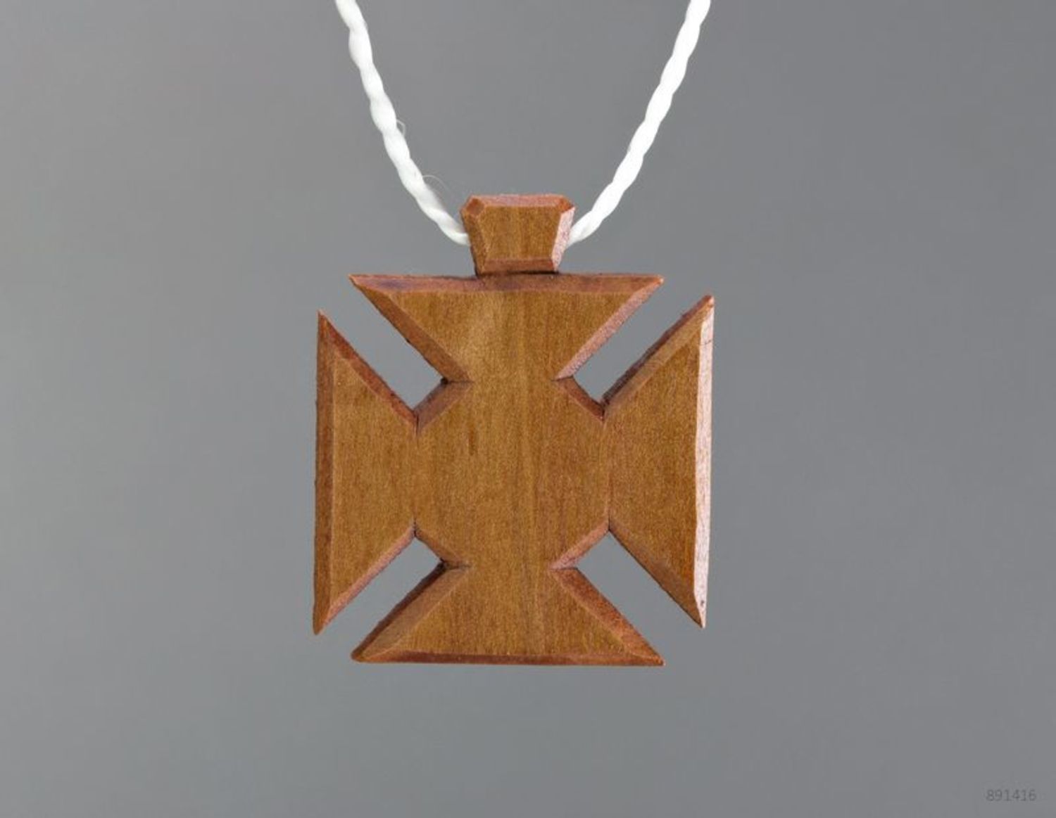 Нательный деревянный крестик фото 3