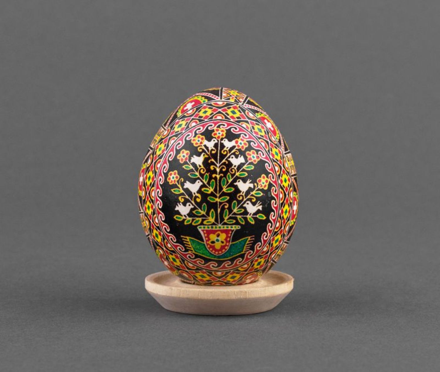L'uovo decorativo fatto a mano l'uovo dipinto a mano l'uovo pasquale ucraino 

 foto 3