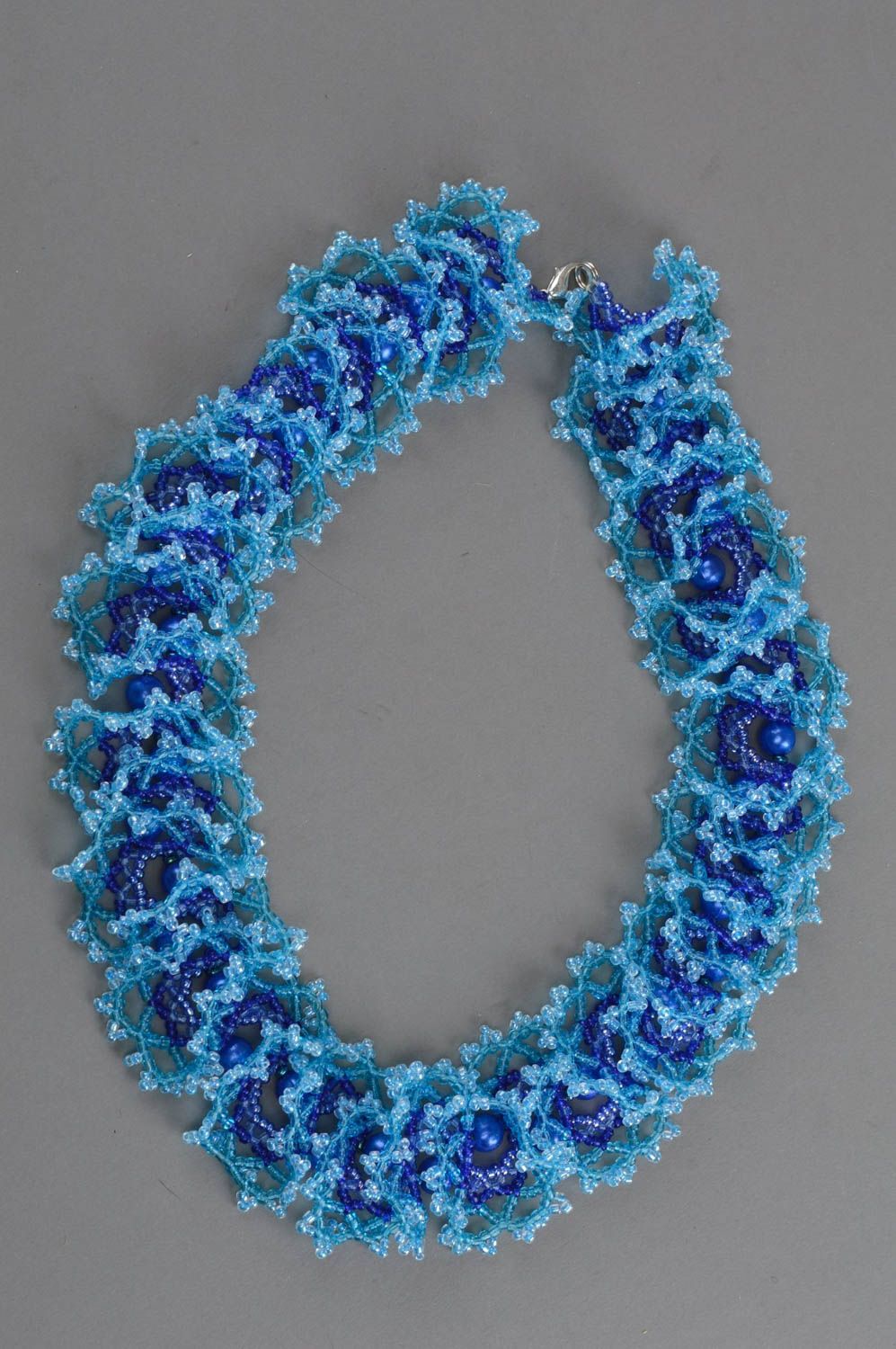 Handgemachtes schönes Designer Collier aus Glasperlen in Blau für Damen foto 3