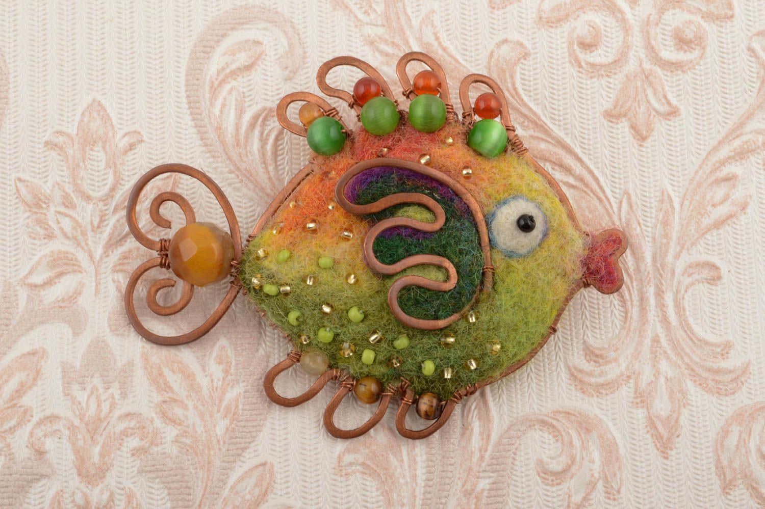 Broche hecho a mano con forma de pez accesorio de moda regalo personalizado foto 1