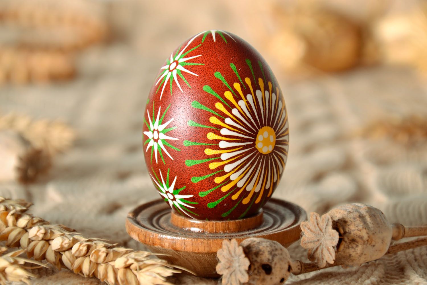 Huevo pintado con tintes de anilina foto 1