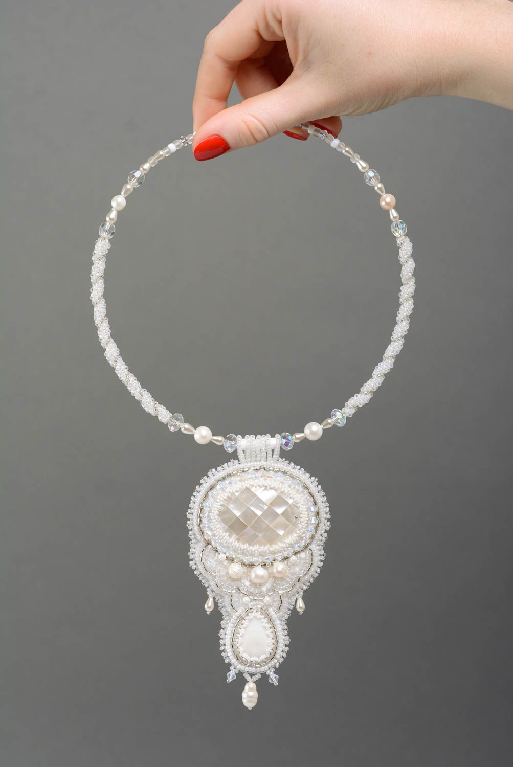 Handmade necklace made of beads and pearls elegant beautiful delicate white jewelry photo 4