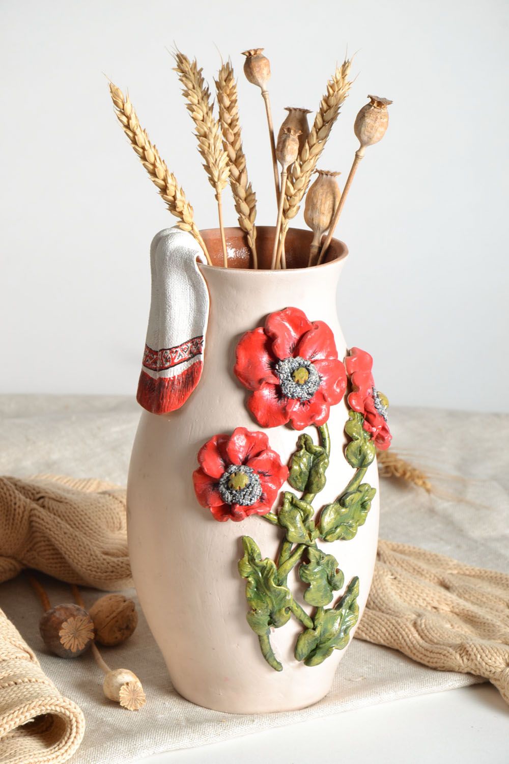 Vase en argile fait main design original décoration pour maison avec coquelicots photo 1