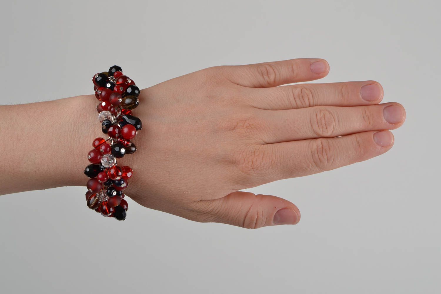 Handmade designer black and red metal chain wrist bracelet with glass beads photo 2