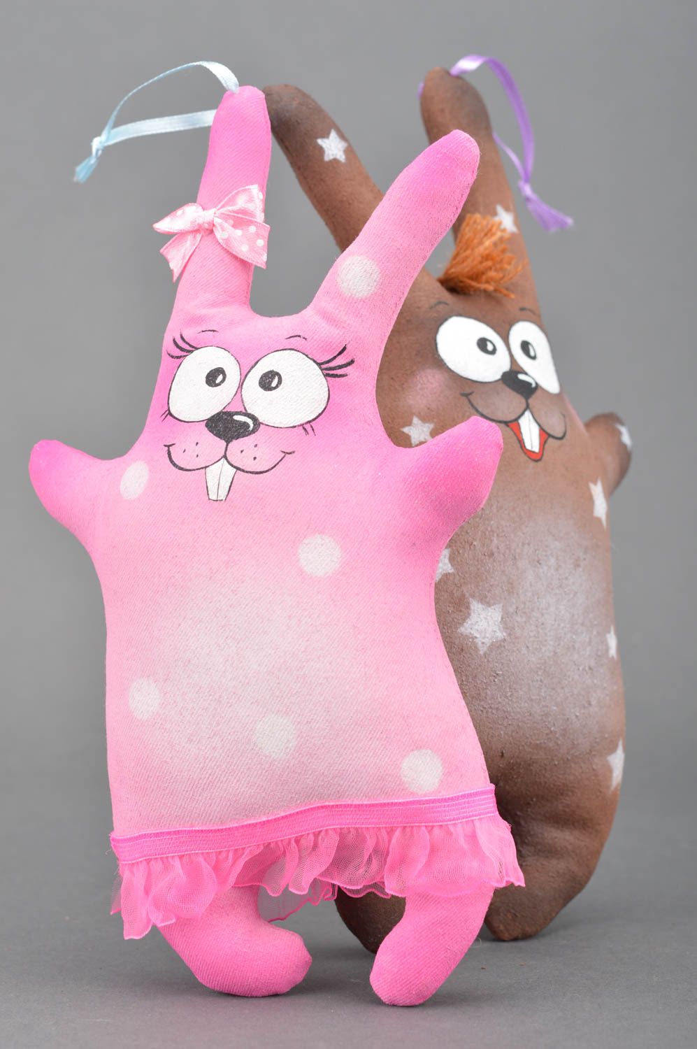 Conjunto de juguetes de peluche hechos a mano de colores rosado y marrón  foto 2